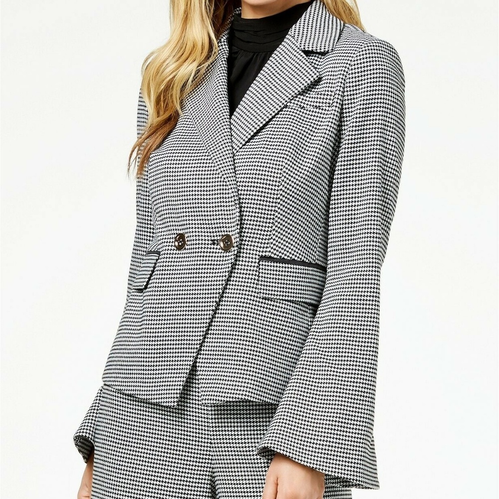 Add to bundle, I’ll send DISCOUNT! 
Zoe by Rachel Zoe ! Size 4